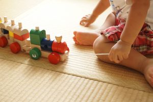 Trenes de Madera: No todos los trenes de madera de juguete son para todas las edades