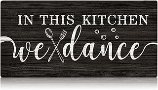 FWIEXA Letrero de madera rústica con texto en inglés "In This Kitchen We Dance", divertido letrero artístico para pared, decoración de pared colgante de madera para el hogar, comedor, restaurante (16